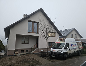 Zateplení stropu rodinného domu pomocí foukané izolace